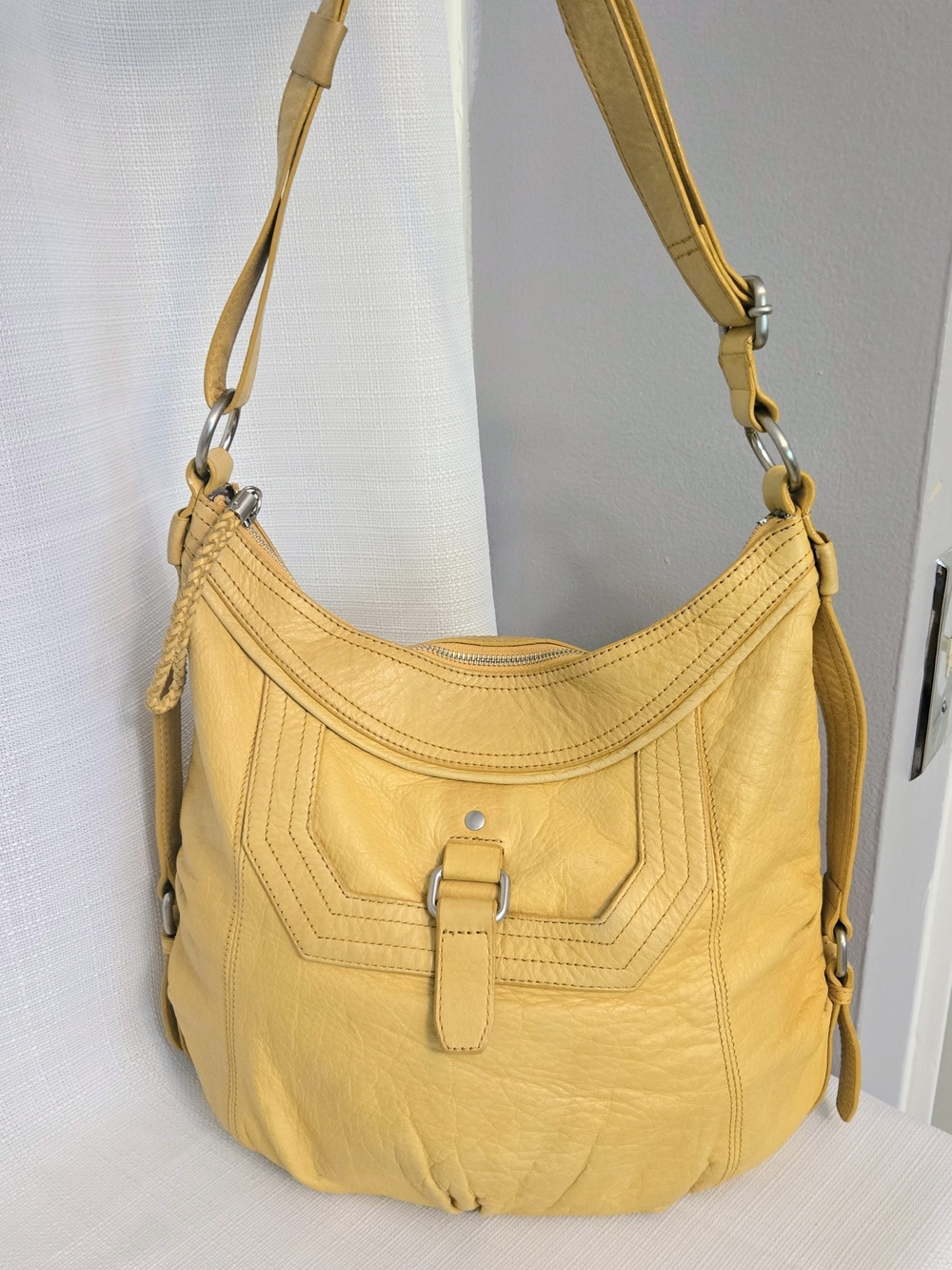 The Sak Mustard Leather Shoulder Bag Large Purse City Casual Shopping Tote